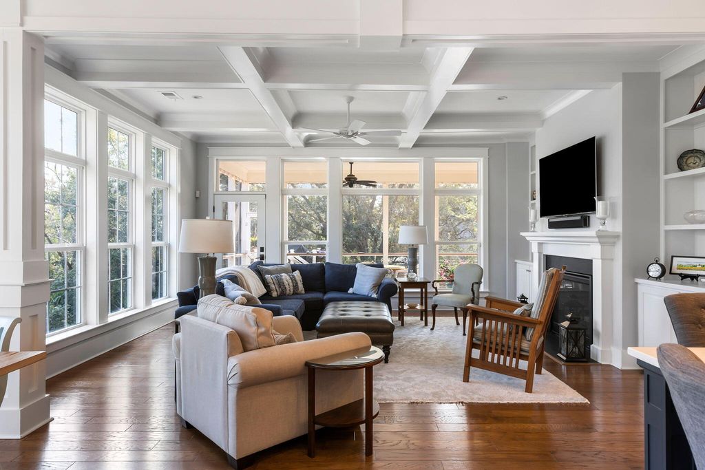 Image 12 of property listing at 1525 Mossy Branch Way, Mount Pleasant, SC 29464