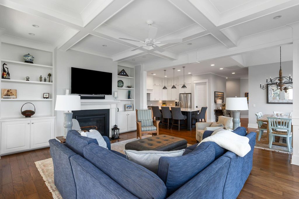 Image 14 of property listing at 1525 Mossy Branch Way, Mount Pleasant, SC 29464