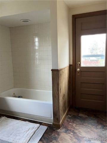 1 Wilson Parkway, Lockport City, NY 14094