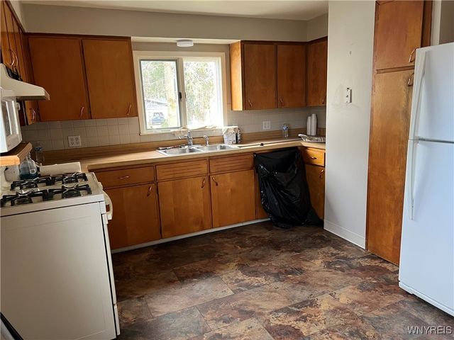 1 Wilson Parkway, Lockport City, NY 14094