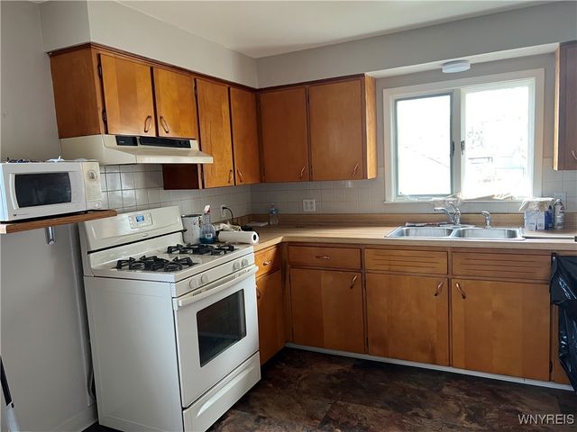 1 Wilson Parkway, Lockport City, NY 14094