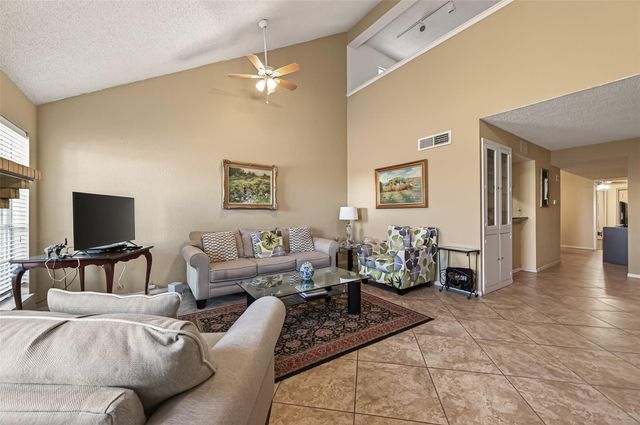 6201 Beverlyhill Street 1, Houston, TX 77057