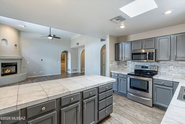 11001 E Indigo Bush Place, Tucson, AZ 85748