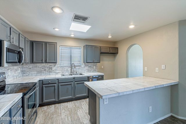 11001 E Indigo Bush Place, Tucson, AZ 85748