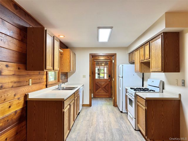 5 Will Palmer Road, Catskill, NY 12414