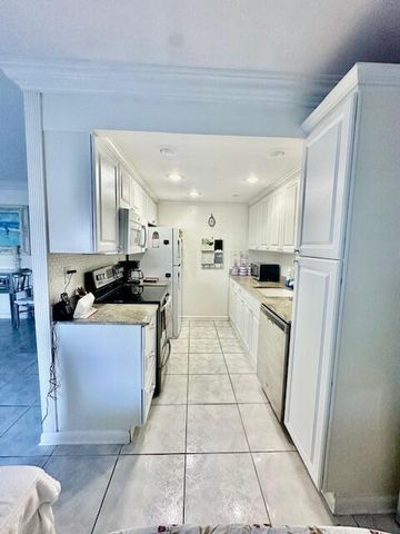 1080 Exeter E, Boca Raton, FL 33434