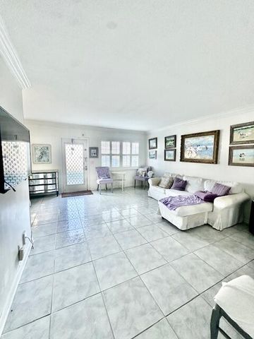 1080 Exeter E, Boca Raton, FL 33434