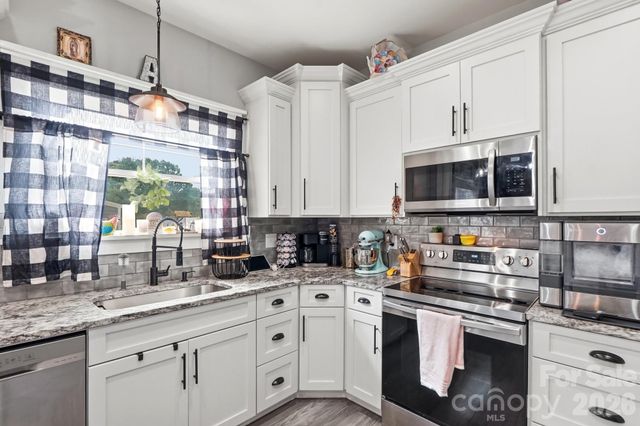 304 E Florida Avenue, Bessemer City, NC 28016