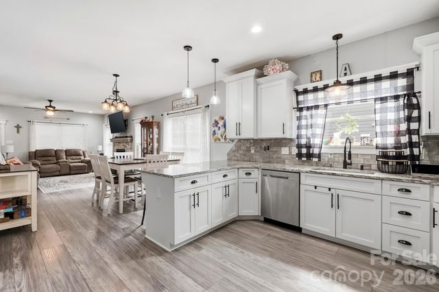 304 E Florida Avenue, Bessemer City, NC 28016