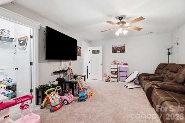 304 E Florida Avenue, Bessemer City, NC 28016