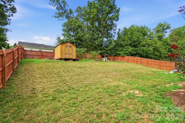 304 E Florida Avenue, Bessemer City, NC 28016