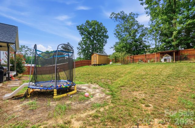 304 E Florida Avenue, Bessemer City, NC 28016