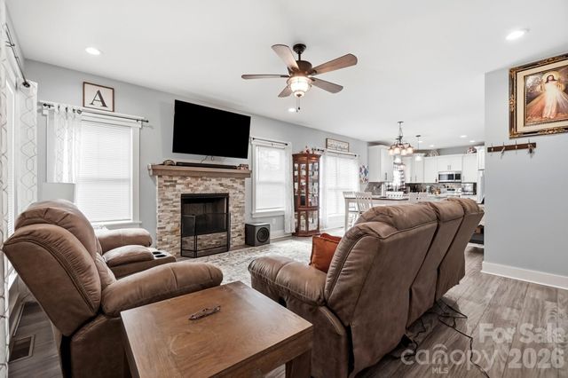 304 E Florida Avenue, Bessemer City, NC 28016