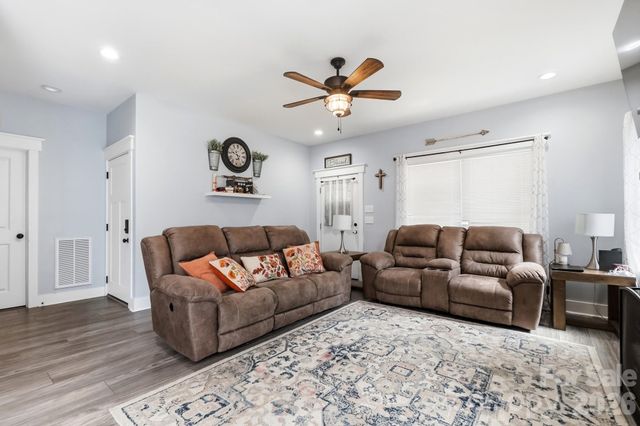 304 E Florida Avenue, Bessemer City, NC 28016