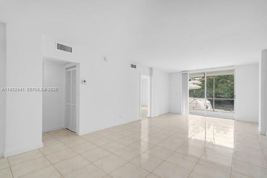 3660 NE 166th St 114, North Miami Beach, FL 33160