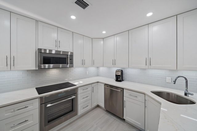 3902 N Fairway Dr Drive N, Jupiter, FL 33477