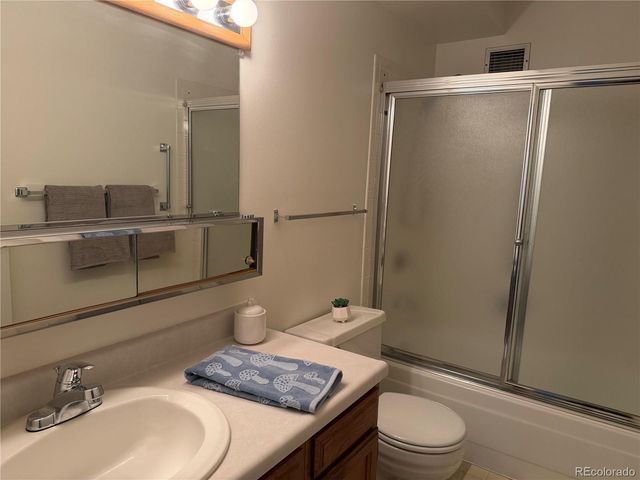 3184 S Heather Gardens Way 205, Aurora, CO 80014