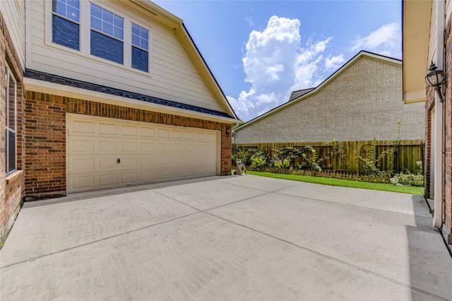 3819 Rivermoss Lane, Katy, TX 77494