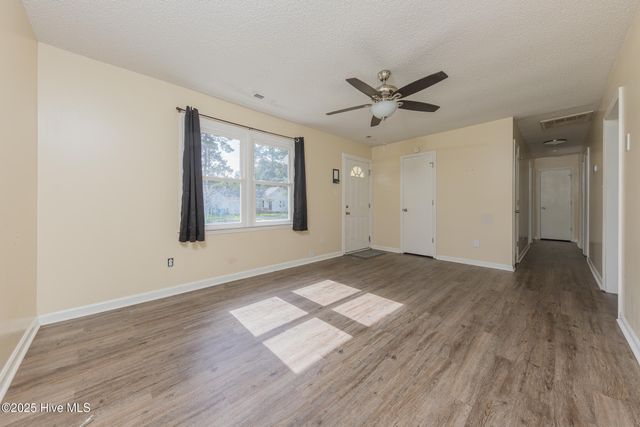 512 Walnut Drive, Jacksonville, NC 28540