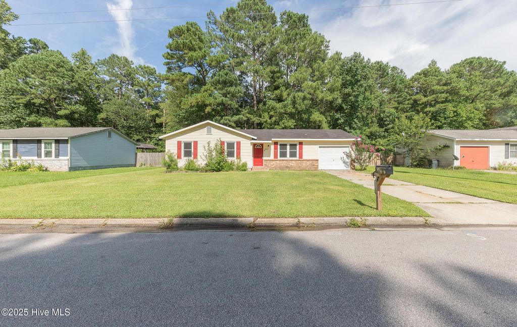 512 Walnut Drive, Jacksonville, NC 28540
