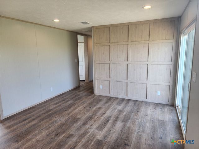 4214 Woodrow Center Drive, Kingsbury, TX 78638