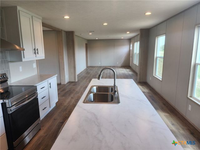4214 Woodrow Center Drive, Kingsbury, TX 78638
