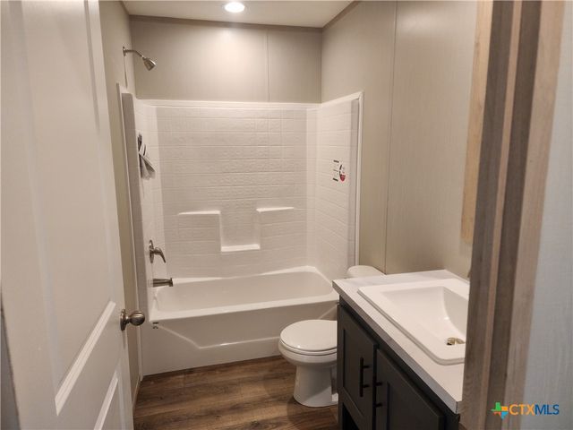 4214 Woodrow Center Drive, Kingsbury, TX 78638