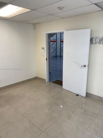 5930 NW 99th Ave 4, Doral, FL 33178