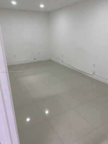 5930 NW 99th Ave 4, Doral, FL 33178