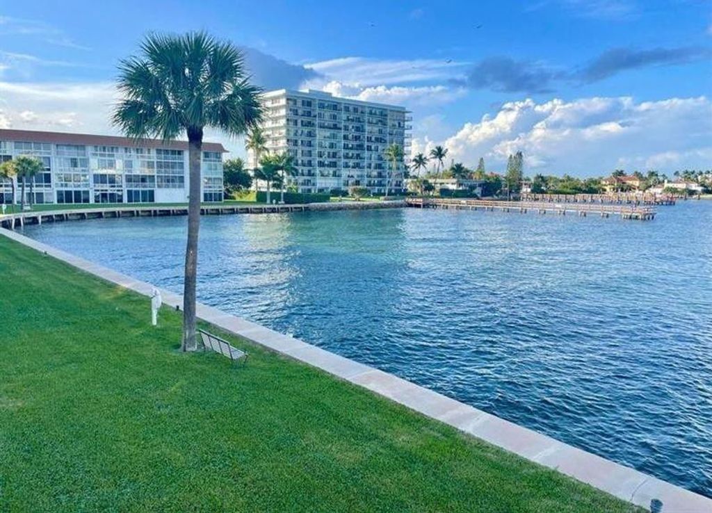 400 Wilma Circle 105, Riviera Beach, FL 33404
