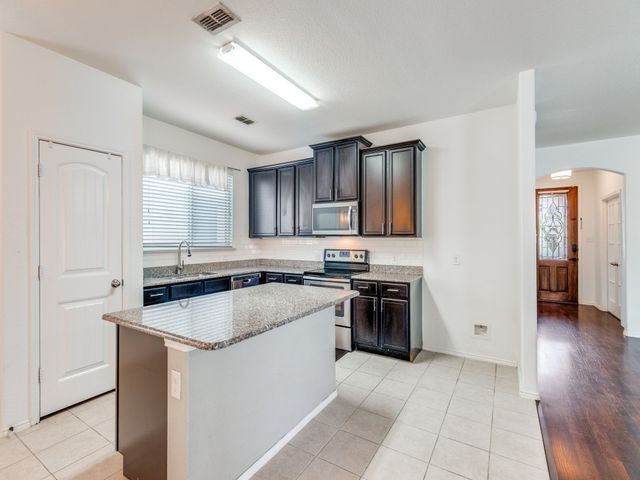 1029 Holly Anne Lane, Aubrey, TX 76227