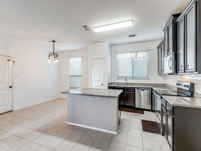 1029 Holly Anne Lane, Aubrey, TX 76227