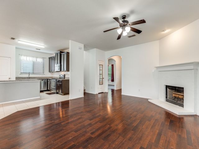 1029 Holly Anne Lane, Aubrey, TX 76227