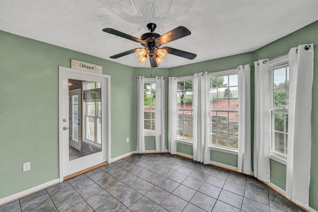 1530 Indian Springs LN, Moneta, VA 24121