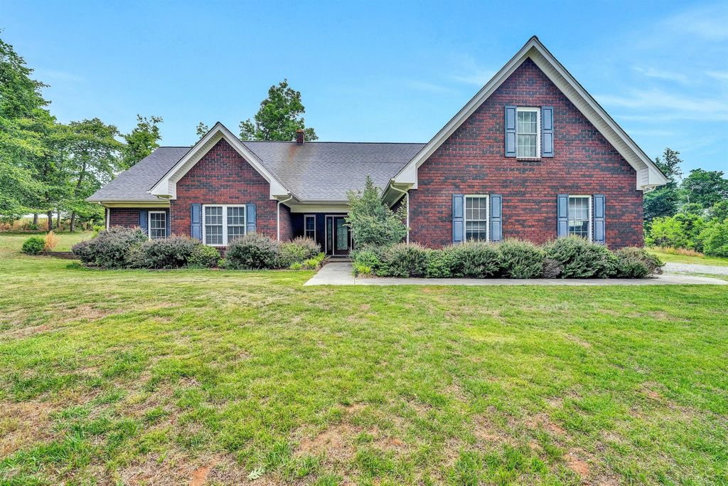 1530 Indian Springs LN, Moneta, VA 24121