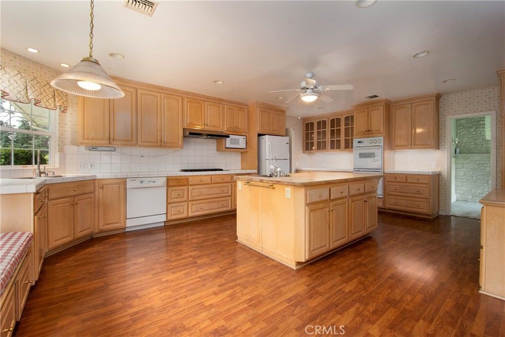 Image 12 of property listing at 375 W Las Flores, Arcadia, CA 91007