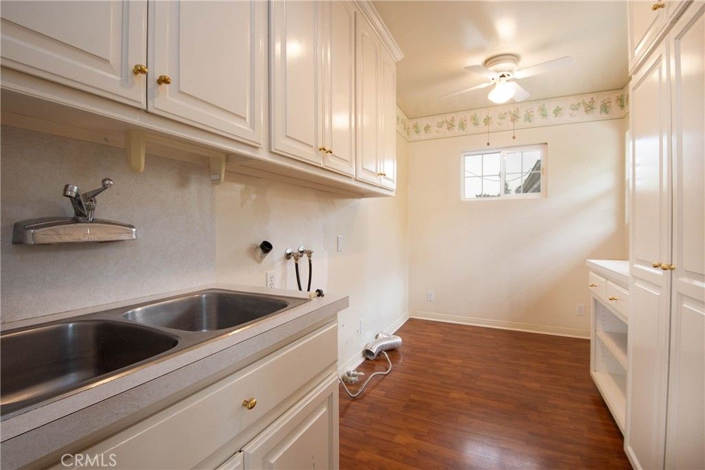 Image 13 of property listing at 375 W Las Flores, Arcadia, CA 91007