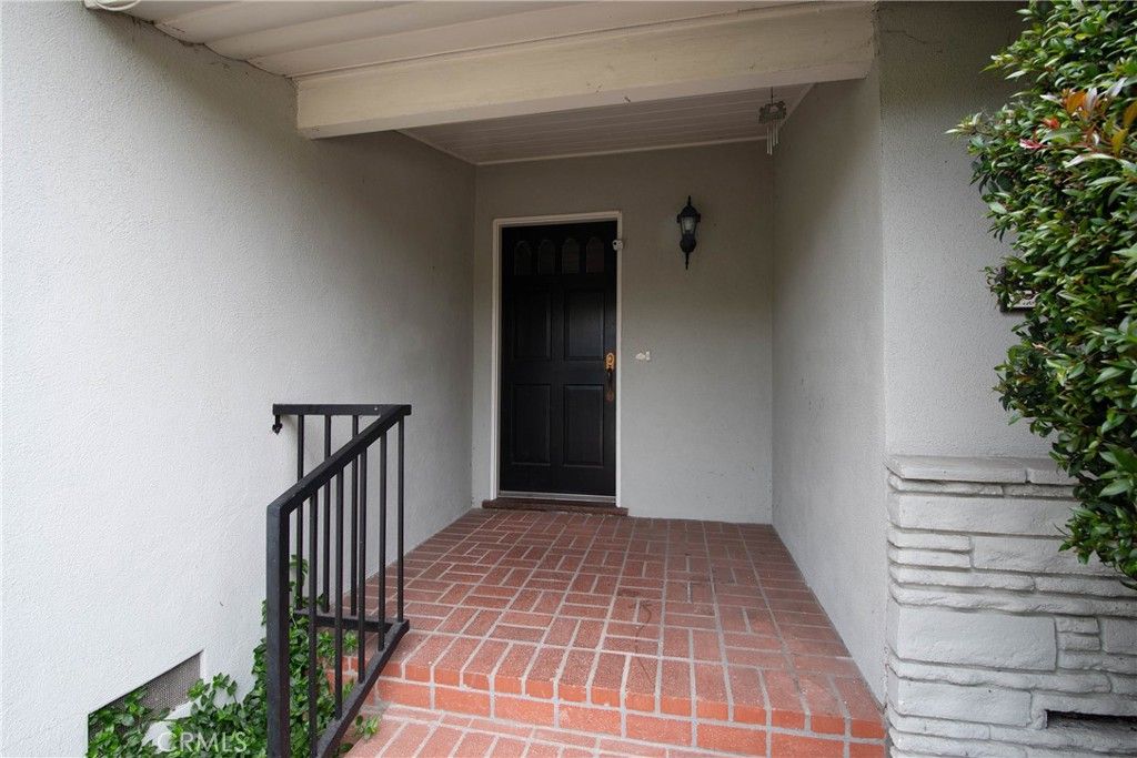 Image 3 of property listing at 375 W Las Flores, Arcadia, CA 91007