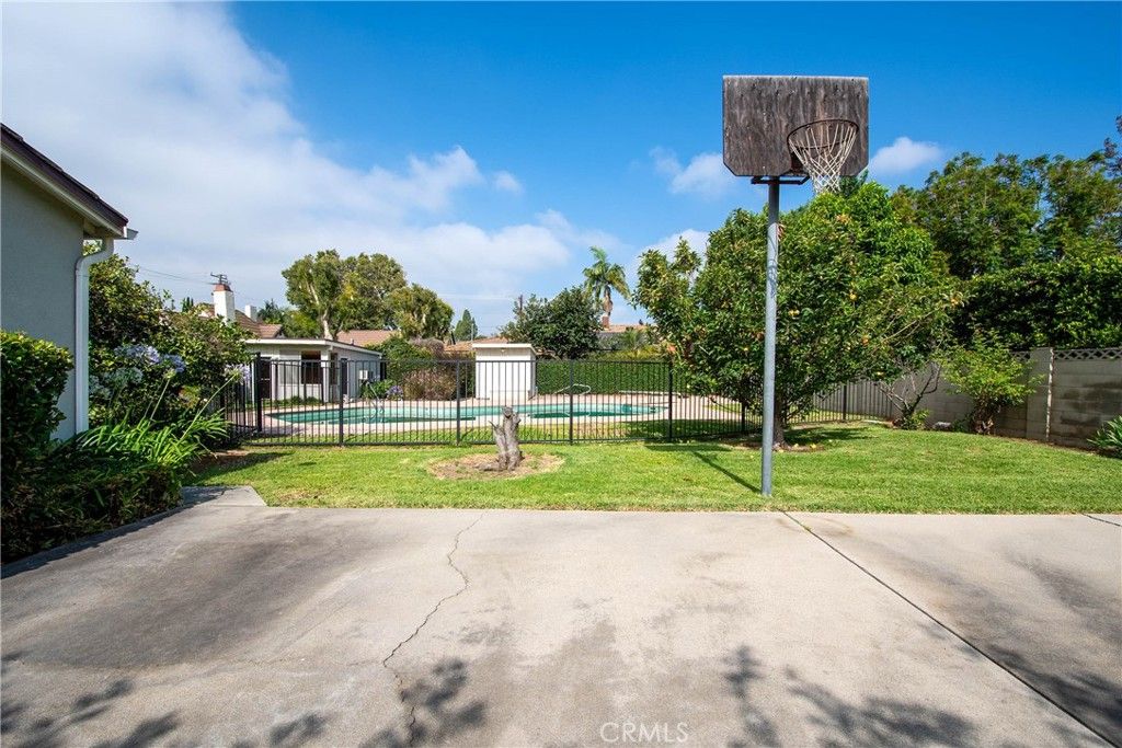 Image 39 of property listing at 375 W Las Flores, Arcadia, CA 91007