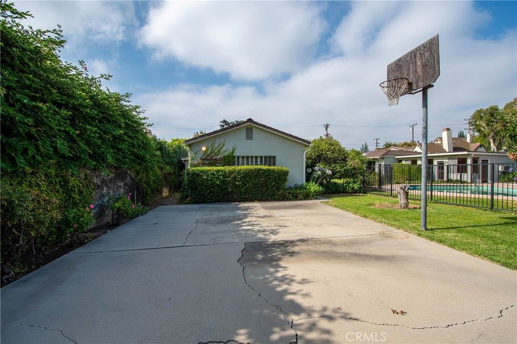 Image 40 of property listing at 375 W Las Flores, Arcadia, CA 91007