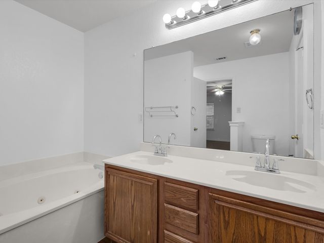 3000 Prairie Hill Lane, Arlington, TX 76010