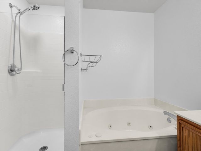 3000 Prairie Hill Lane, Arlington, TX 76010