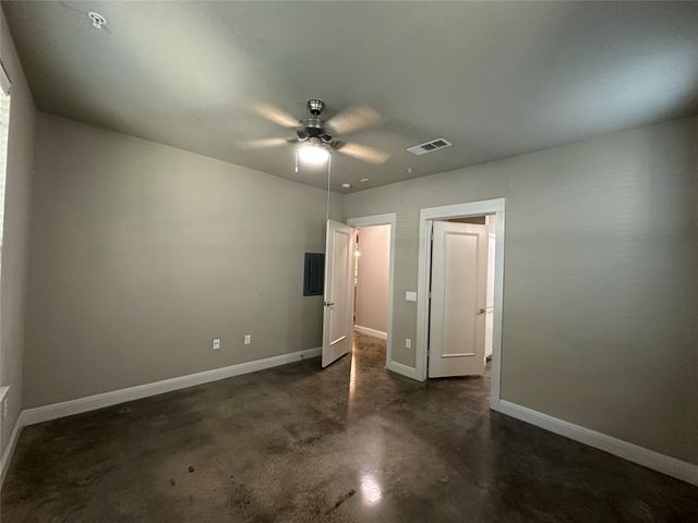 801 N Bishop Avenue 1-107, Dallas, TX 75208