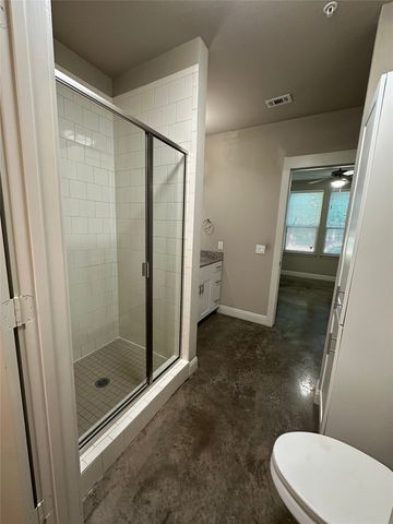 801 N Bishop Avenue 1-107, Dallas, TX 75208