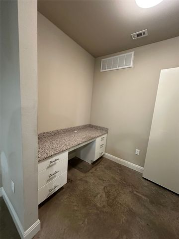 801 N Bishop Avenue 1-107, Dallas, TX 75208