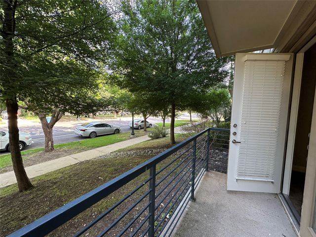 801 N Bishop Avenue 1-107, Dallas, TX 75208