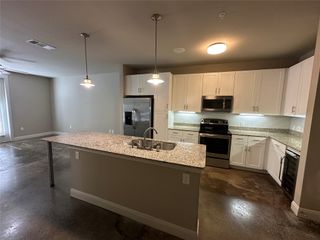 801 N Bishop Avenue 1-107, Dallas, TX 75208