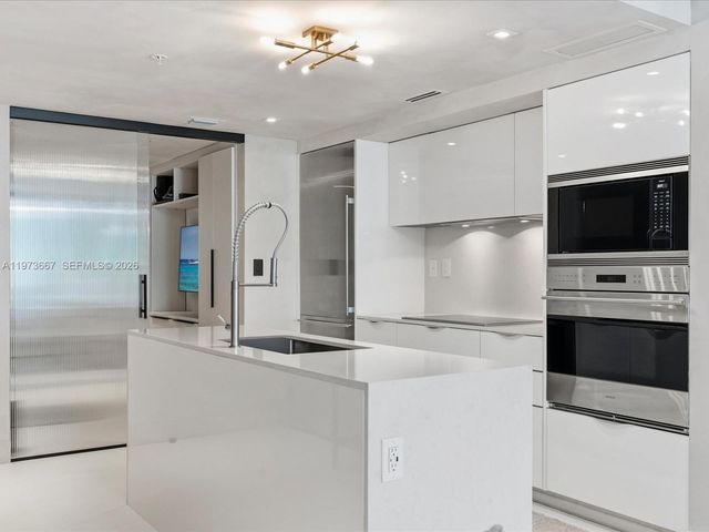 9521 E Bay Harbor Drive 705, Bay Harbor Islands, FL 33154