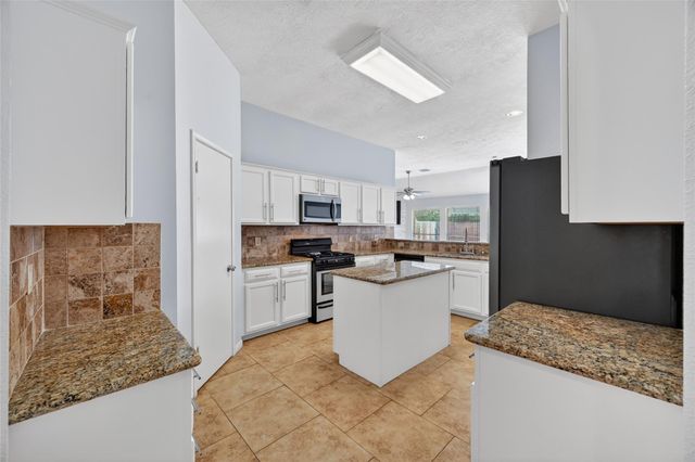 4535 Backenberry Drive, Friendswood, TX 77546