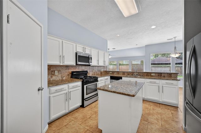 4535 Backenberry Drive, Friendswood, TX 77546